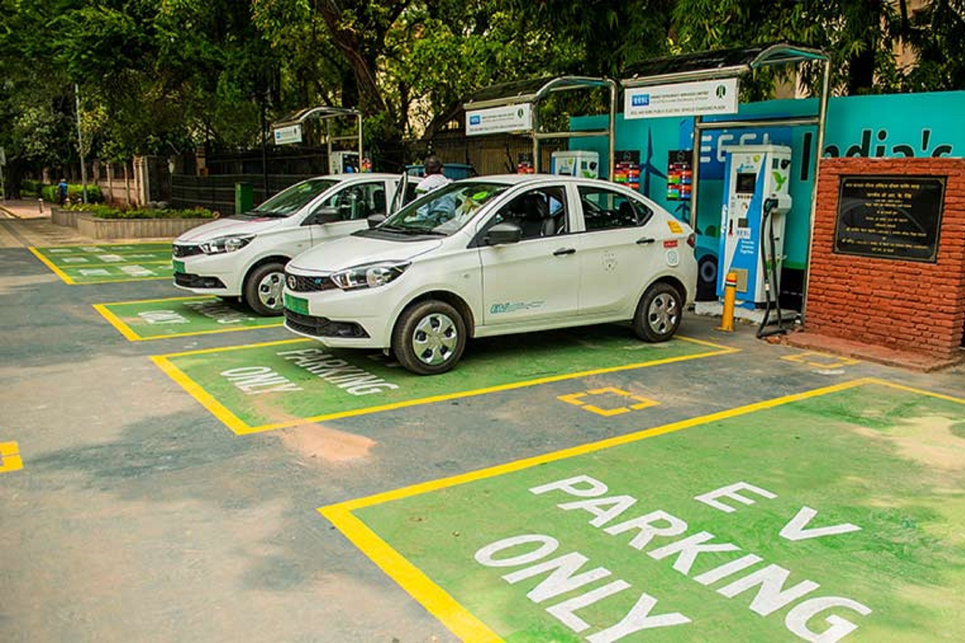 Delhi Govt Ends Subsidy For Electric Cars & Here Is Why