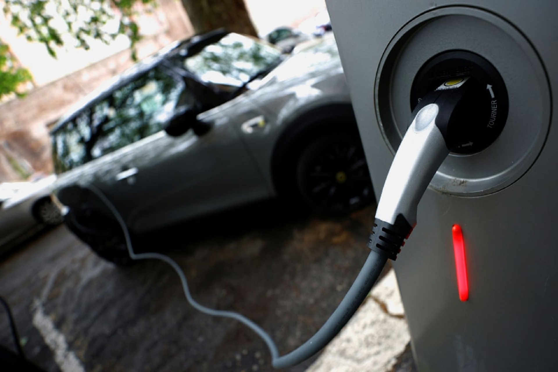 These Two States Combined Host Over 40 % Of India's Electric Vehicles