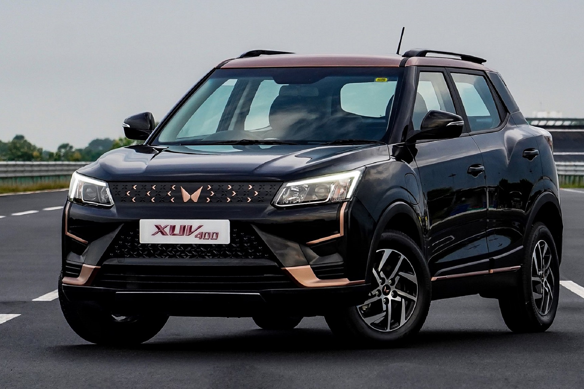 Anand Mahindra Reveals XUV400 EV & Here Are All Details