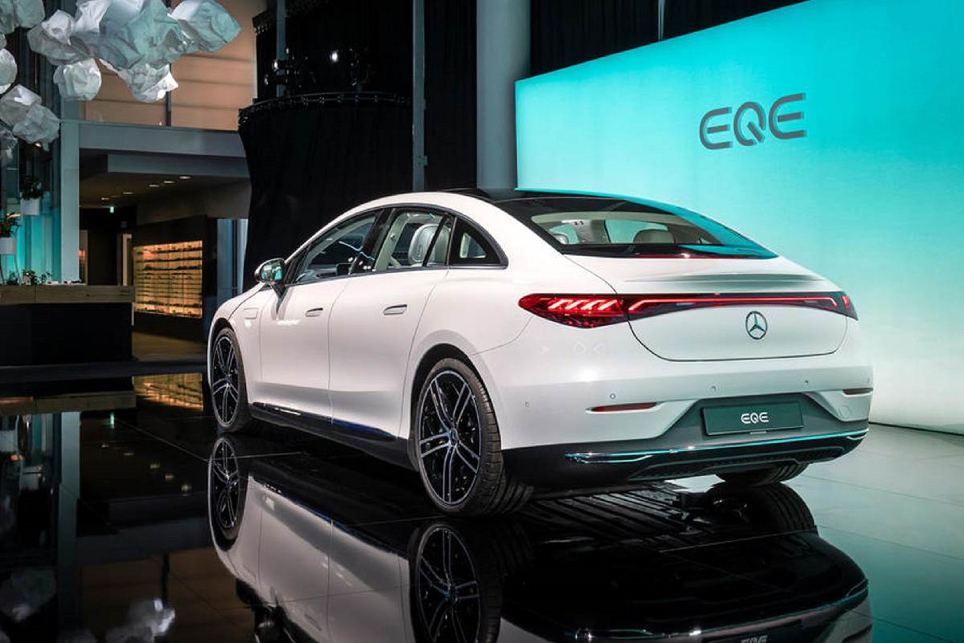 Here Is How Mercedes Is Shifting To Electric Cars
