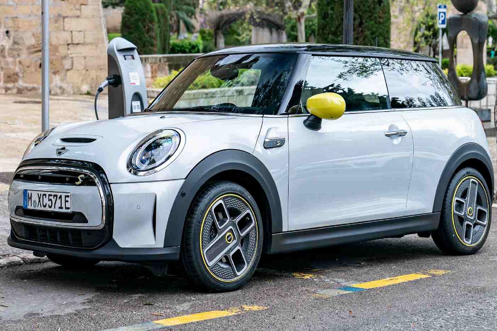 MINI Cooper SE EV Sold Out In India In 2 Hours