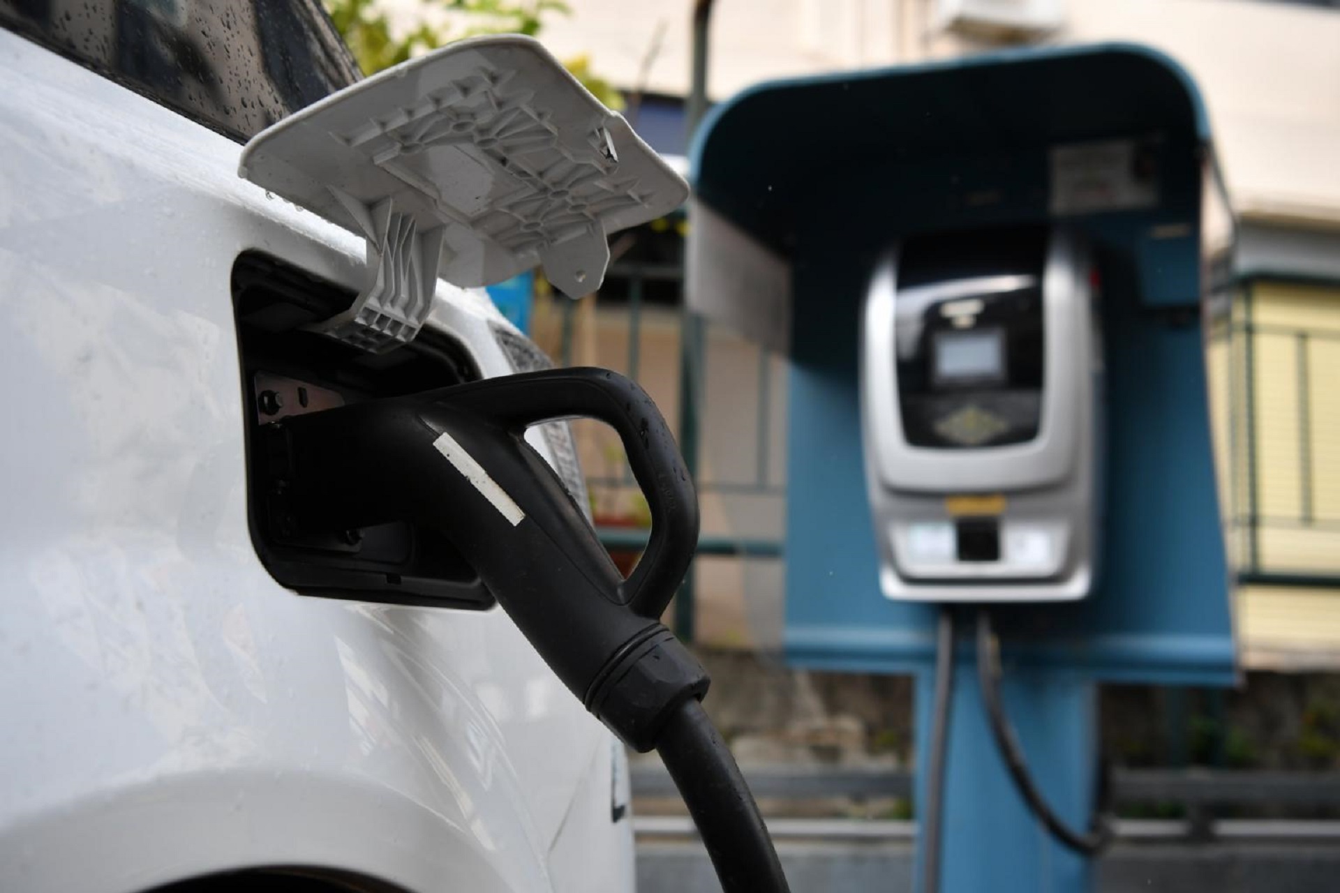 Centre Aims 22,000 EV Chargers At Petrol Pumps In India